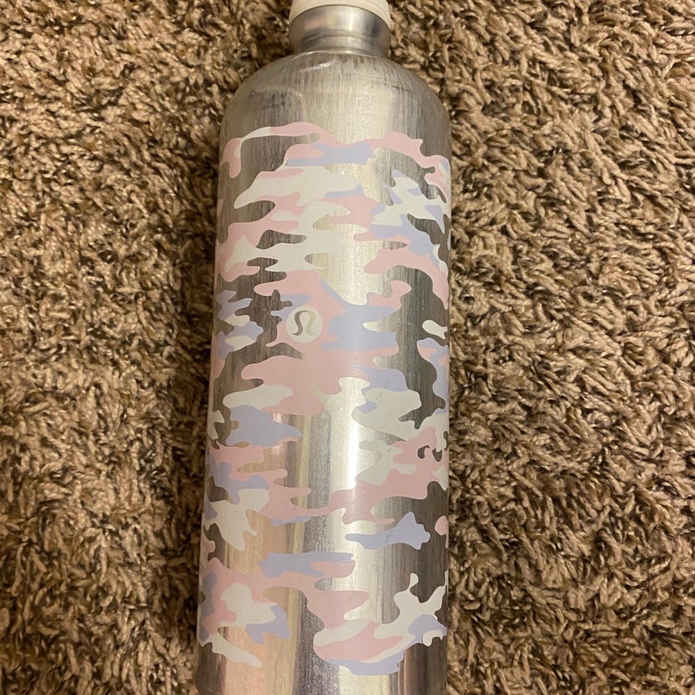 Lululemon SIGG water bottle